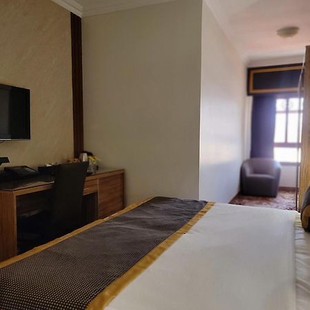 Golden Tulip Al Shakreen Medina Esterno foto