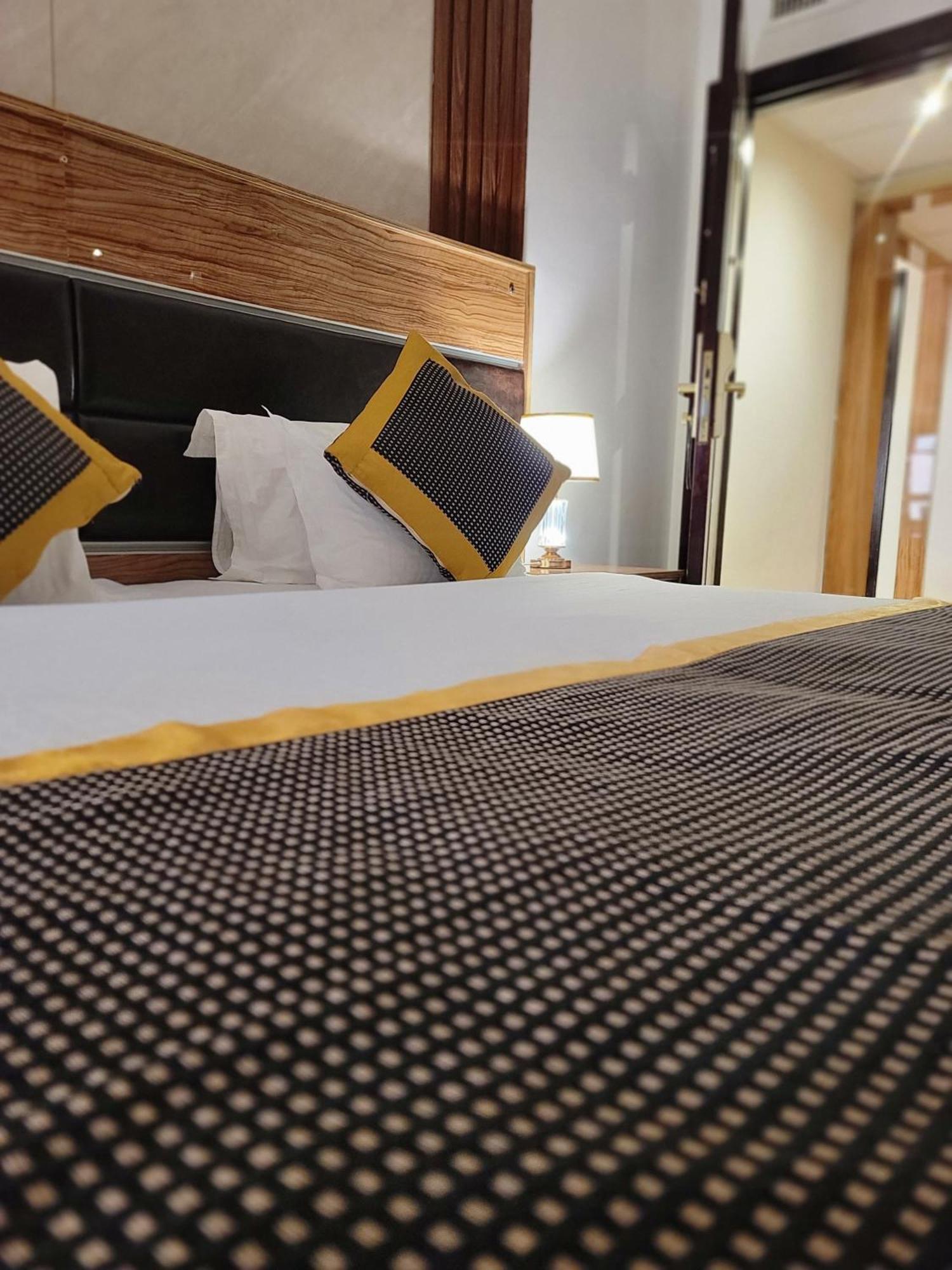 Golden Tulip Al Shakreen Medina Esterno foto