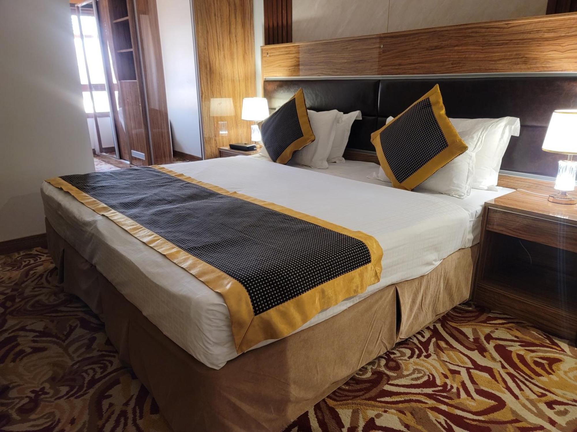 Golden Tulip Al Shakreen Medina Esterno foto