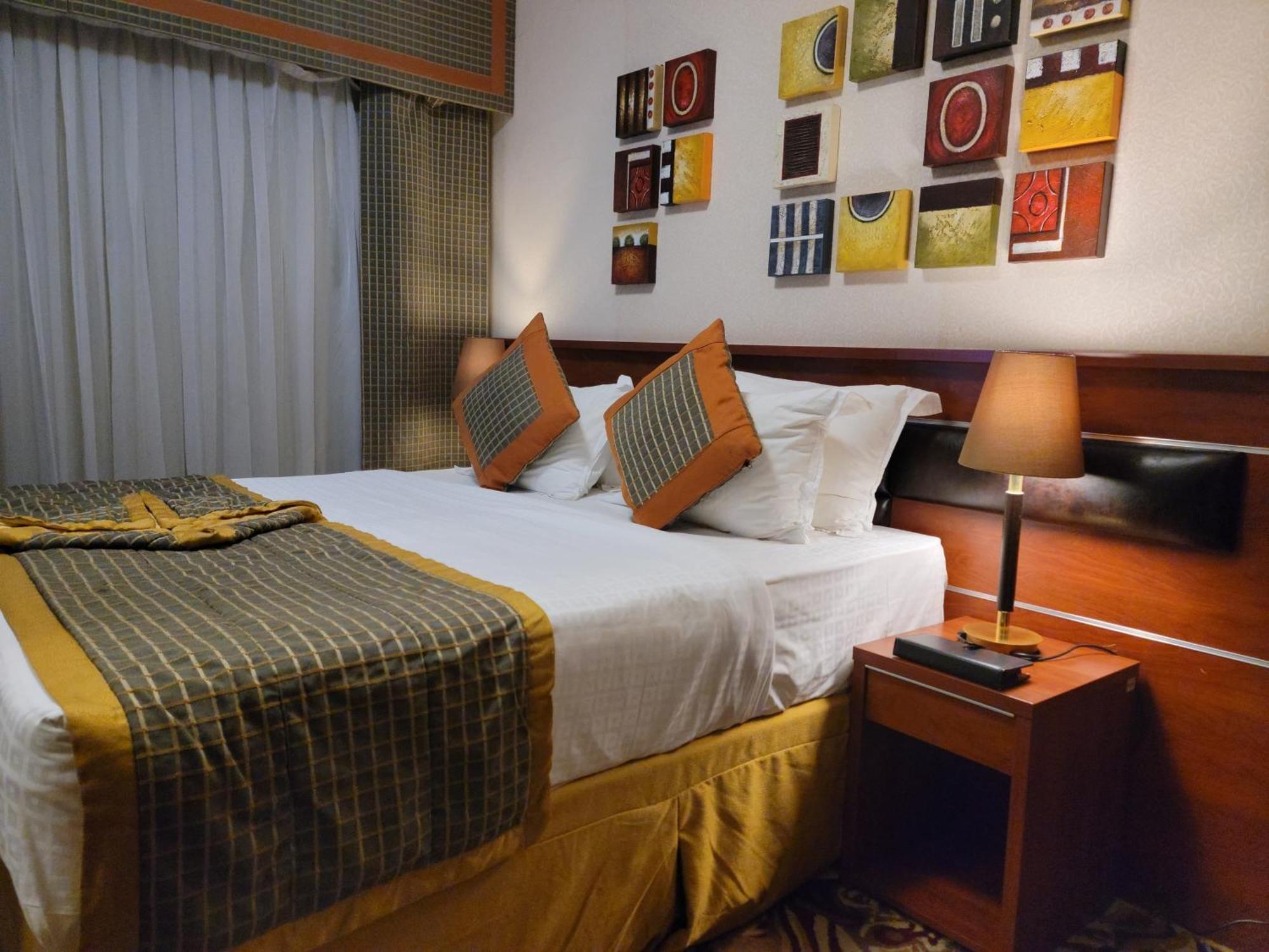 Golden Tulip Al Shakreen Medina Esterno foto