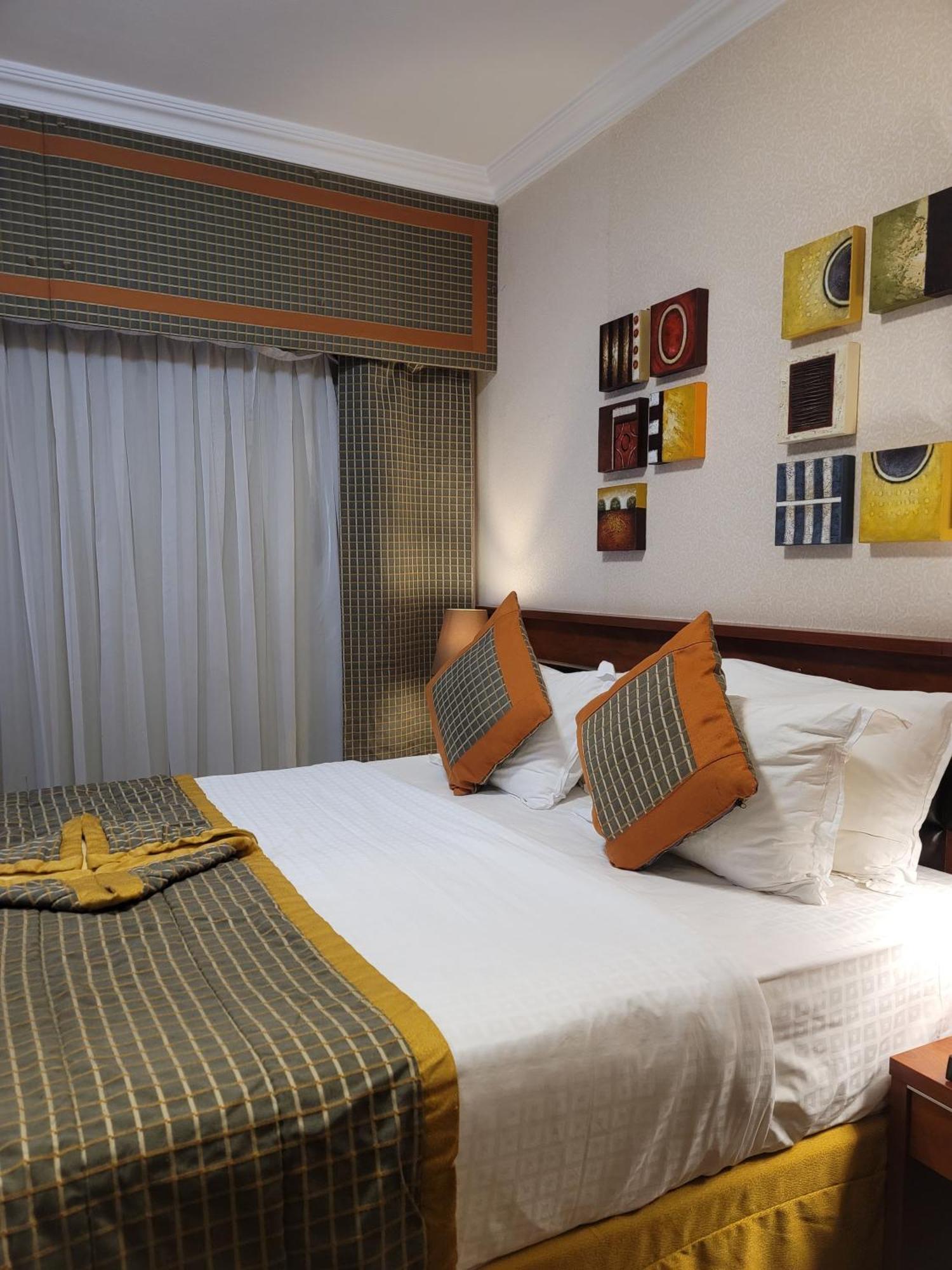 Golden Tulip Al Shakreen Medina Esterno foto